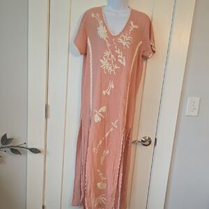 Elegant Pink Maxi Dress with Graceful Design